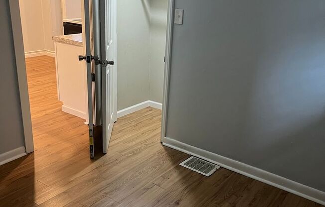 2 beds, 1 bath, $1,300, Unit 1