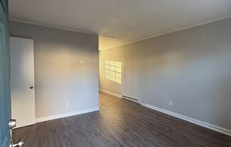 2 beds, 1 bath, 860 sqft, $1,000, Unit 416 Coxe Ave, Unit #5