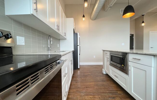1 bed, 1 bath, 789 sqft, $1,700, Unit UNIT 612