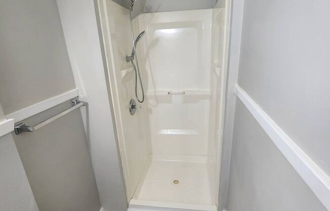 2 beds, 1 bath, $950, Unit Unit 1