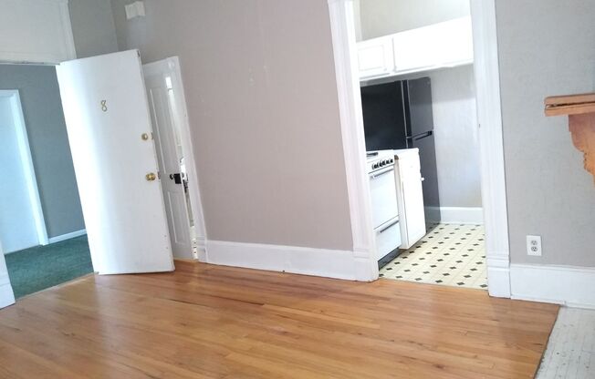 1 bed, 1 bath, 550 sqft, $1,050, Unit Apt 8