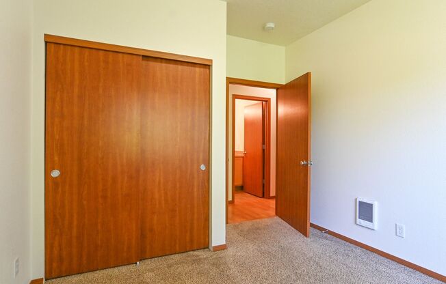 3 beds, 2 baths, $2,400, Unit 201