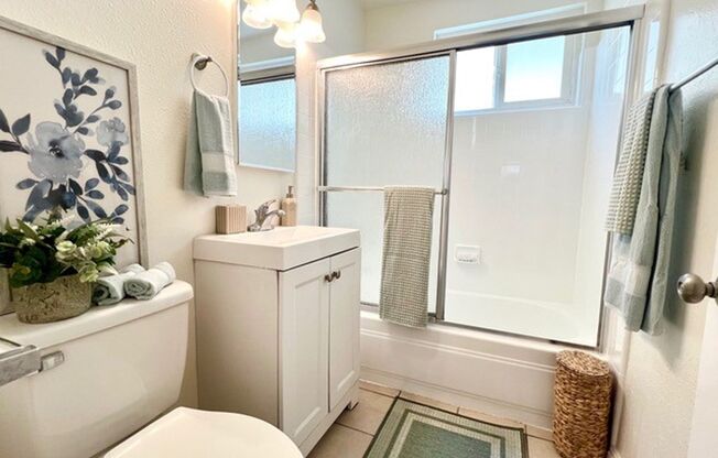 2 beds, 1 bath, 992 sqft, $2,495, Unit 8