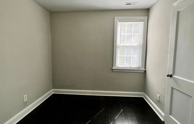 2 beds, 1 bath, $1,300