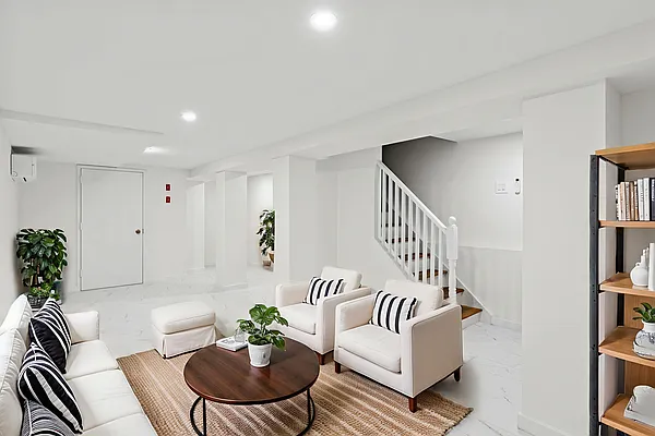 82 UTICA AVE