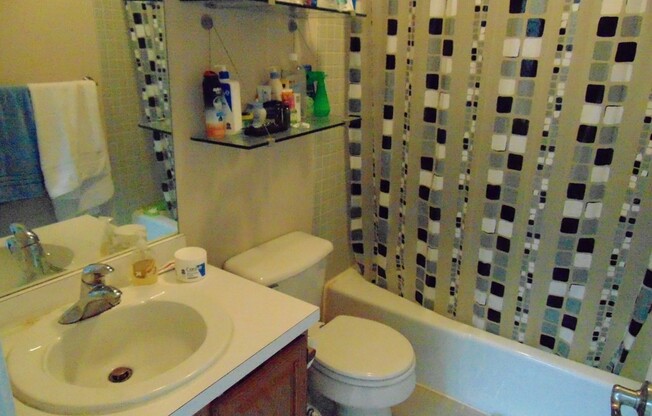 1 bed, 1 bath, 704 sqft, $2,000, Unit 430