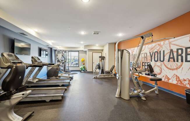 the gym at the landing at pullman apartments in pullman
