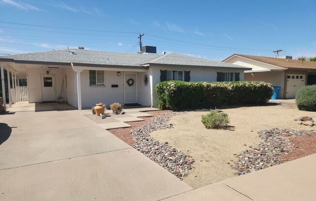 3 bed 2 bath, w/ Casita and no HOA!