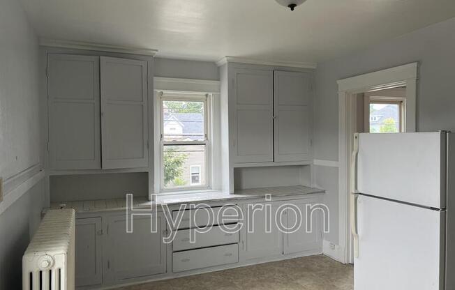 2 beds, 1 bath, 937 sqft, $935