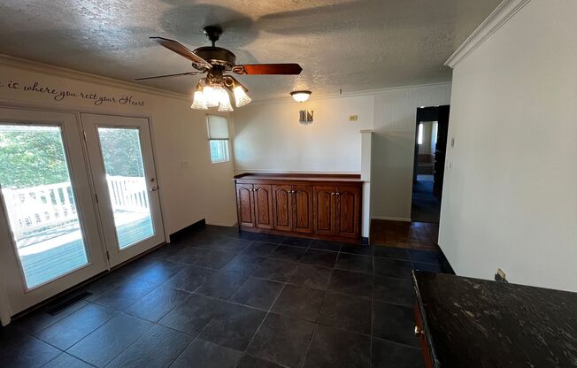 Beautiful 6 Bedroom/4 Bathroom in Centerville