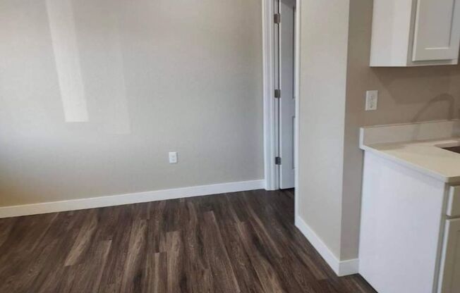 1 bed, 1 bath, $800, Unit 101