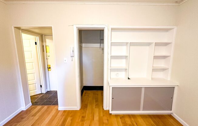 Studio, 1 bath, 326 sqft, $1,395, Unit 04