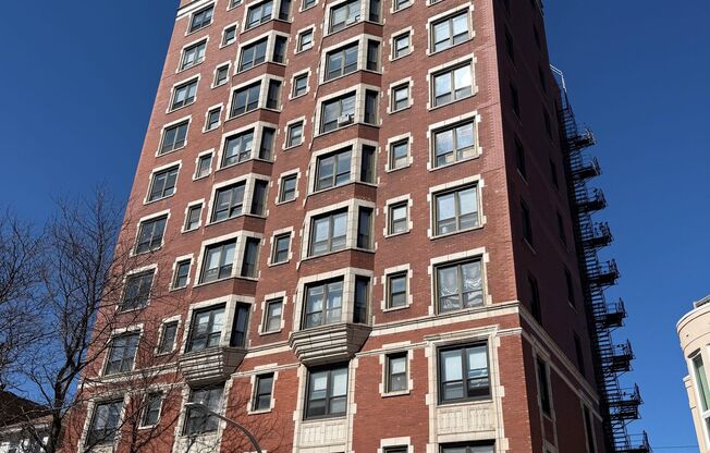 Welcome to 732 W. Bittersweet Pl.!!!