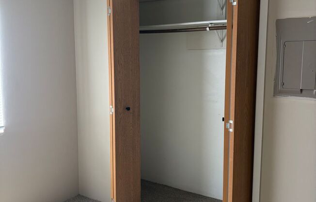 2 beds, 1 bath, 850 sqft, $1,150, Unit #14