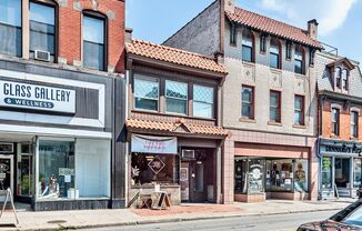 1411 E Carson