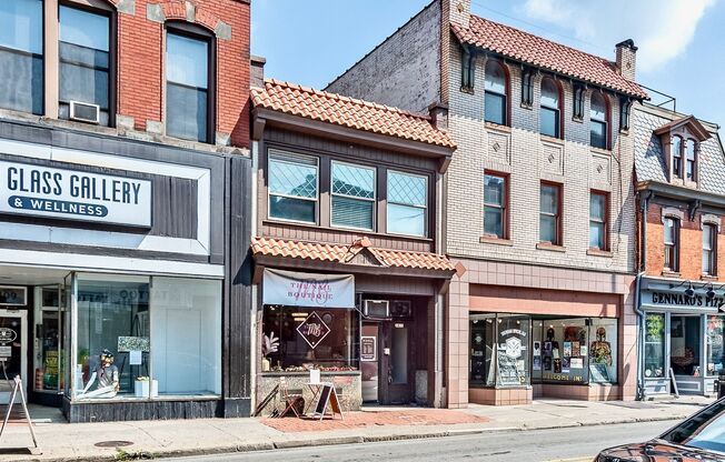1411 E Carson