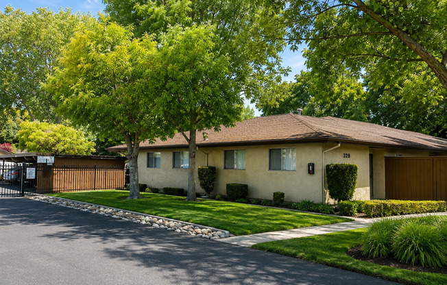 Whitney Villa Apartments