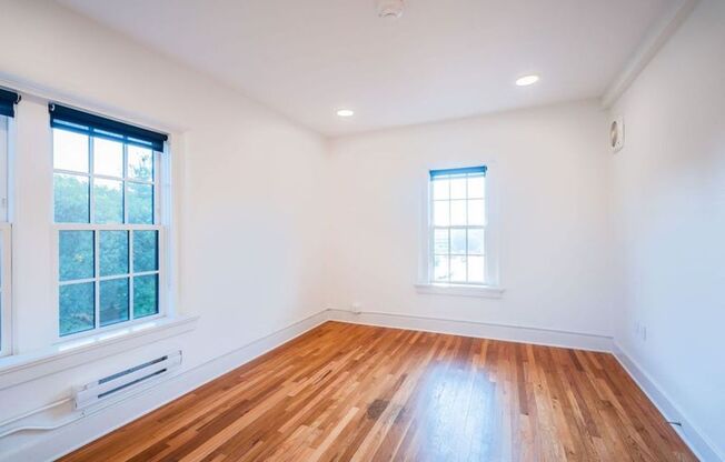 1 bed, 1 bath, 385 sqft, $1,080, Unit Unit 12