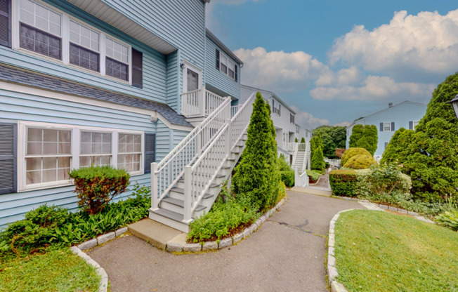 Beautiful 2 Bedroom Multi Level Condo