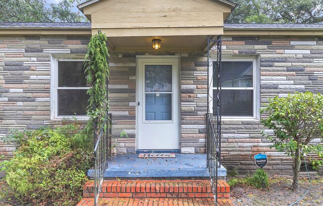 Charming Single-Family Home in Oak Forest, West Ashley