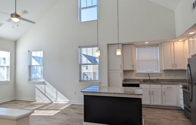 1 bed, 1 bath, 902 sqft, $1,580, Unit 13-1321