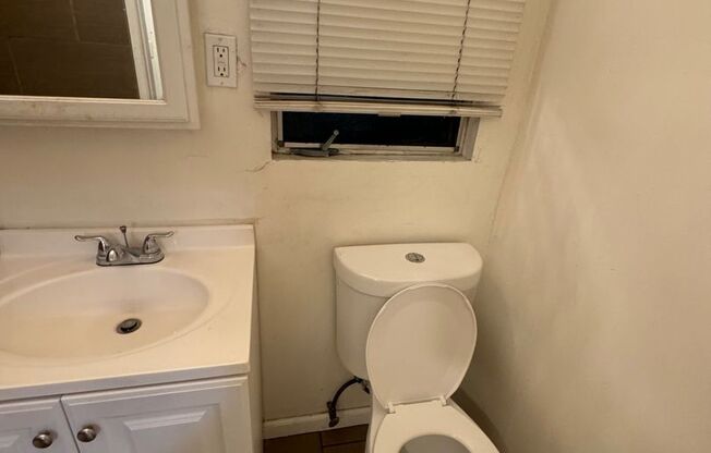 1 bed, 1 bath, $2,096, Unit 5