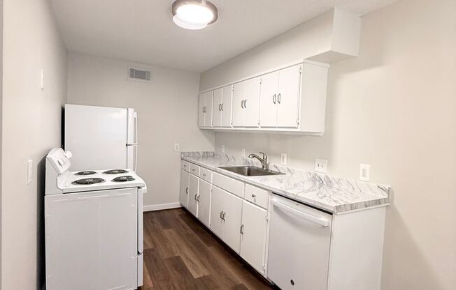 2 beds, 1 bath, $950, Unit SC555