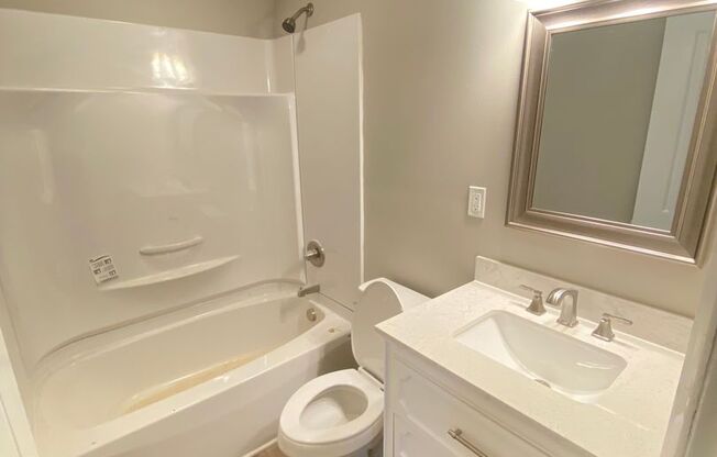 2 beds, 1.5 baths, 832 sqft, $1,050, Unit 845 Oakwood Villa