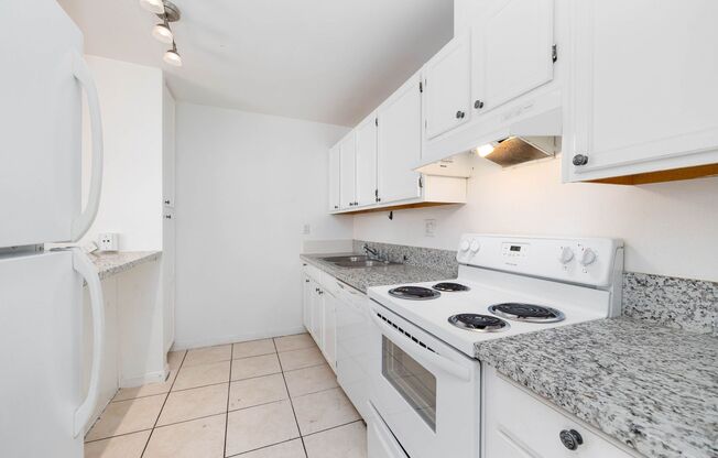 Pacific Isles - Point Loma Renovated Condo- Gated Community, Some Utilities Included, Parking, and ALL the Amenities!!