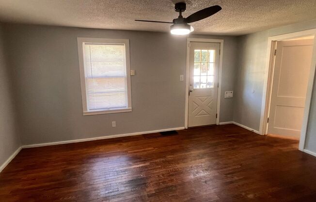 2 beds, 1 bath, $1,050