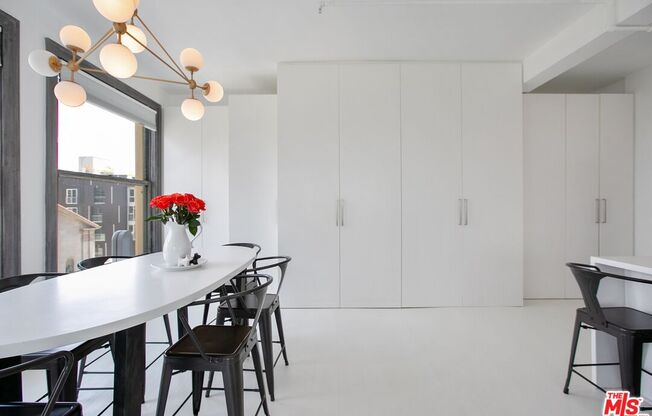 1 bed, 1 bath, 1,040 sqft, $2,750, Unit 502