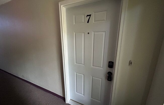 2 beds, 1 bath, 1,000 sqft, $1,295, Unit #7