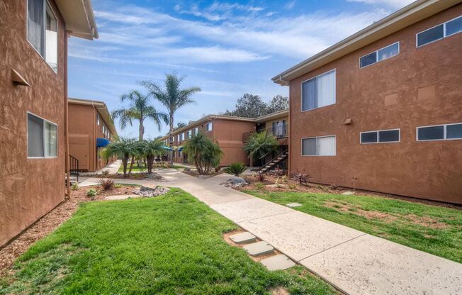 2 beds, 2 baths, 950 sqft, $1,755, Unit 38