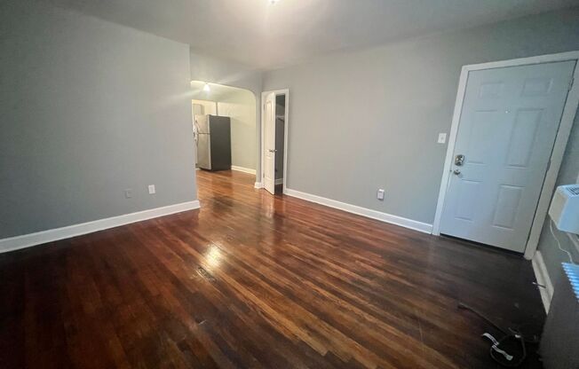 Newly Renovated 1 BR + Den/1 BA Apartment in Fairlawn!