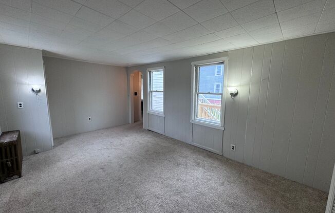 3 beds, 1 bath, $2,550