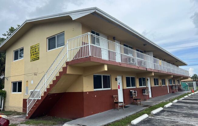 2 beds, 1 bath, $1,827, Unit 2
