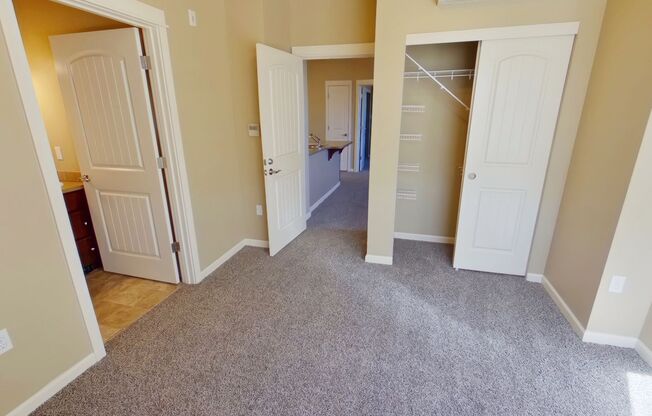 2 beds, 2 baths, 700 sqft, $1,800, Unit 401