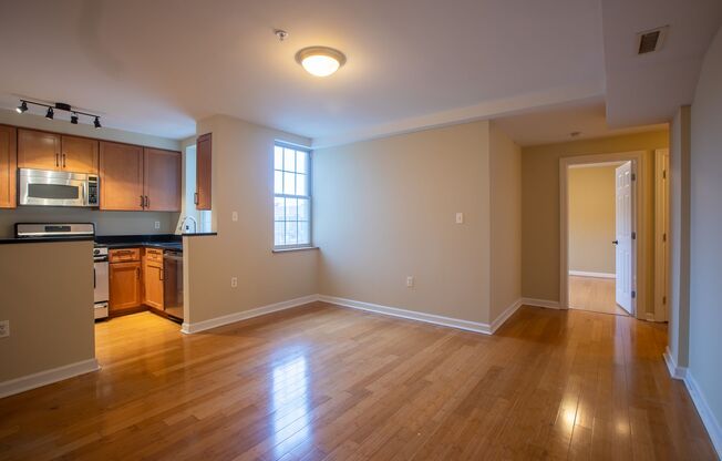 Lovely 1 BR/1 BA Condo in Columbia Heights!