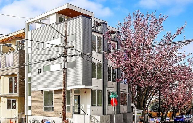 Chic Townhome at Green Lake