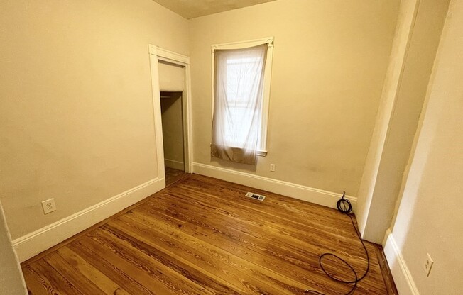 3 beds, 1 bath, $2,500, Unit 1
