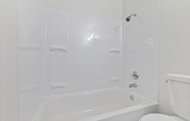 2 beds, 1 bath, 682 sqft, $1,300, Unit 51