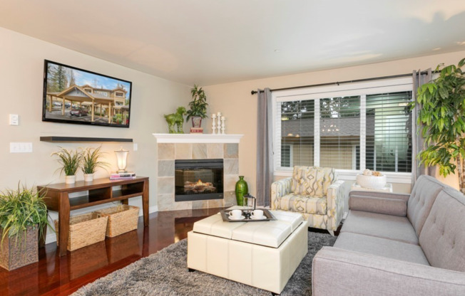 Beautiful Top-Floor 2BR/2BA Condo – Walk to Totem Lake, Parks & More