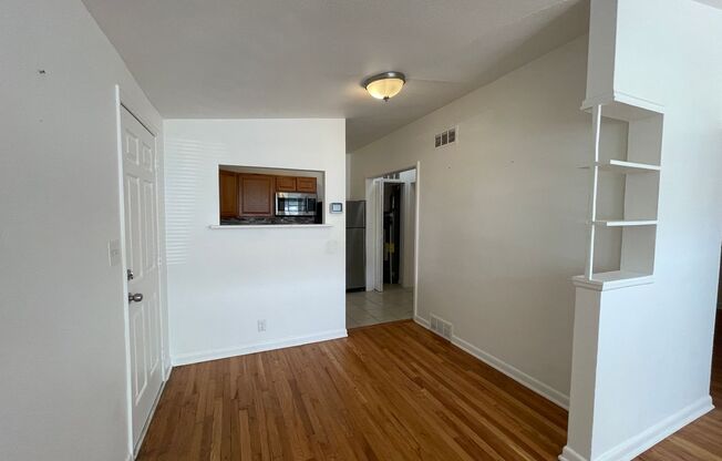 Charming 2 Bedroom, 1 Bathroom Home in Aurora