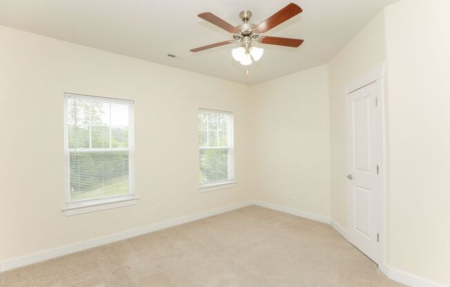Hickory Half Acre with 4 beds 2.5 baths