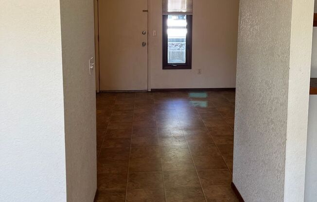 2 beds, 1 bath, $1,050, Unit 1244 Yellowstone