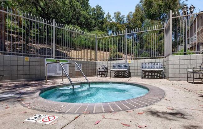 Great 2 Bedroom / 2 Bath - Oakland Hills