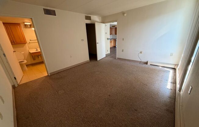 1 bed, 1 bath, 750 sqft, $1,095, Unit 206E