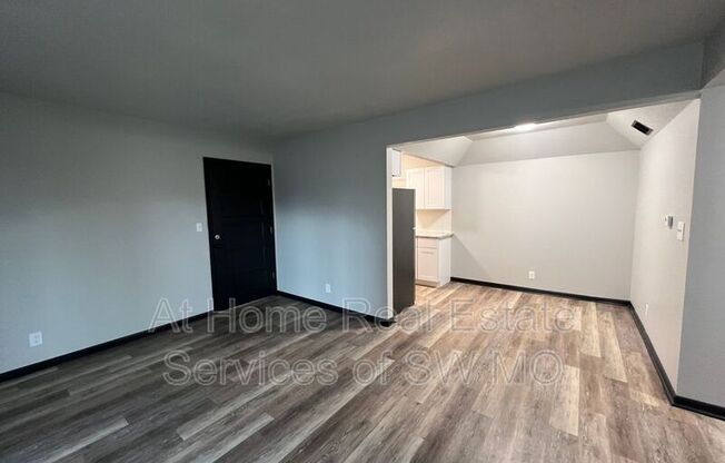 1242 E Cherry