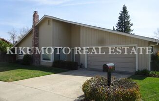 2 bedroom, 2 bath, 2 car garage Half-plex in the Greenhaven area