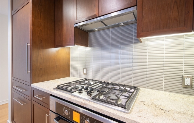 1 bed, 1 bath, 855 sqft, $4,650, Unit 6F